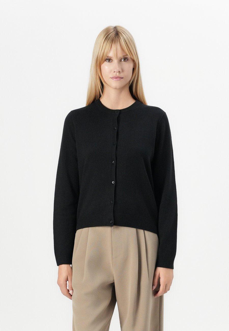 Кардиган GAP CASHSOFT CROPPED CARDI, Black
Кардиган GAP CASHSOFT CROPPED CARDI, Black