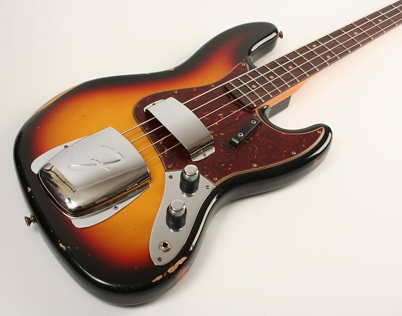 Басс гитара Fender Custom Shop '62 J Bass Relic Rosewood Fretboard 3-Color Sunburst CZ574070
Басс гитара Fender Custom Shop '62 J Bass Relic Rosewood Fretboard 3-Color Sunburst CZ574070