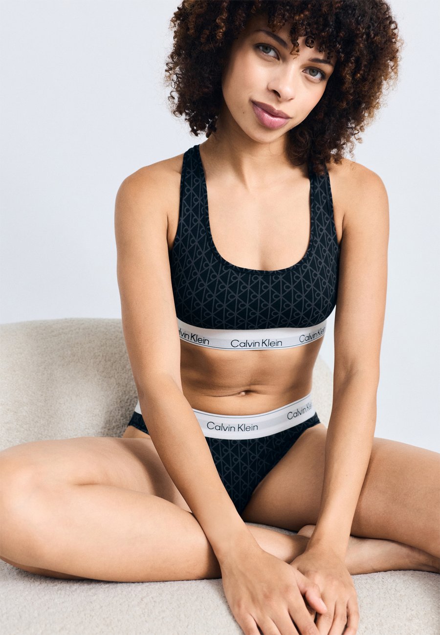 Трусы Calvin Klein Underwear Briefs, Black/Ashford Gray/Black
Трусы Calvin Klein Underwear Briefs, Black/Ashford Gray/Black