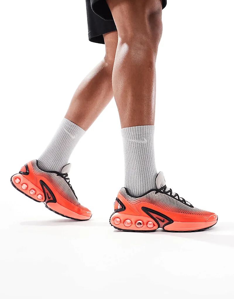 Кроссовки Nike Air Max DN SE оранжевого и серого цветов 
Кроссовки Nike Air Max DN SE оранжевого и серого цветов