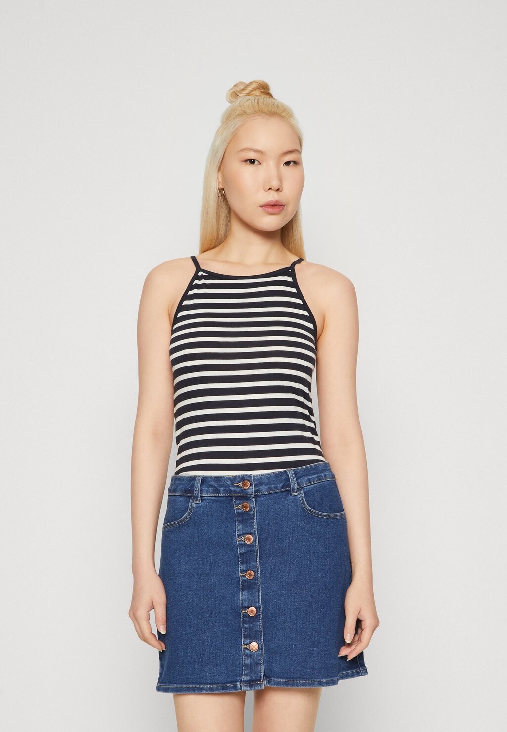 Топ Onlmay Life Set ONLY, черный/ночное небо, танцор облаков
Топ Onlmay Life Set ONLY, черный/ночное небо, танцор облаков