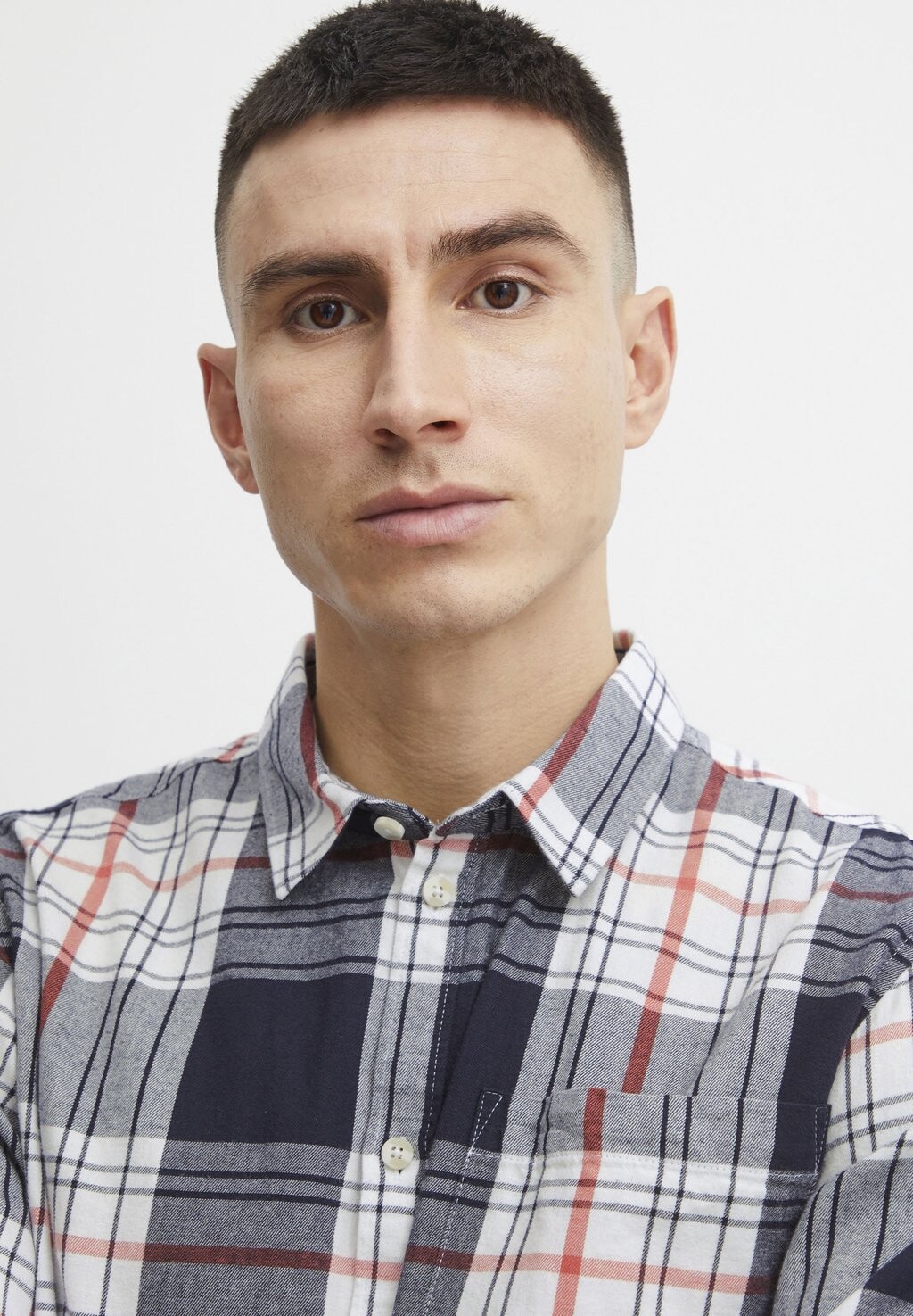 Рубашка SDESDRAS Solid, темно-синий
Рубашка SDESDRAS Solid, темно-синий