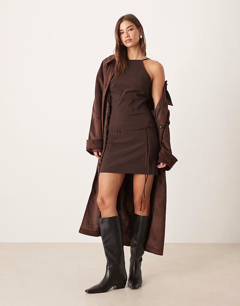 Боди Bengaline с бретельками и халтером шоколадного цвета Asos Design
Боди Bengaline с бретельками и халтером шоколадного цвета Asos Design