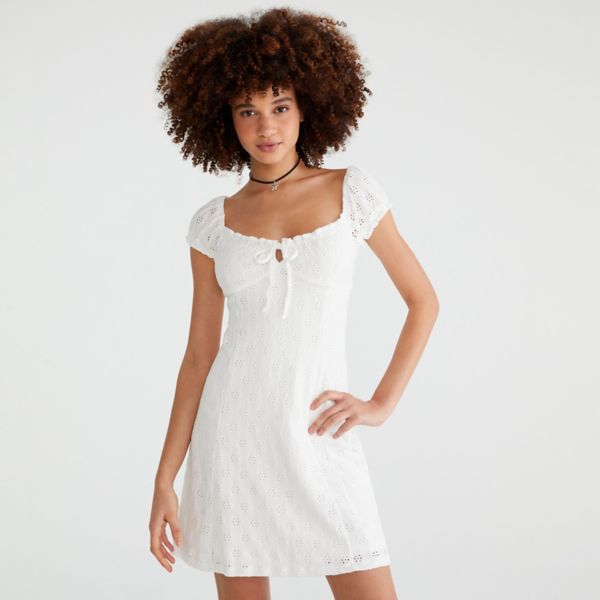 Мини-платье с короткими рукавами и люверсами для юниоров Aeropostale, бежевый 
Мини-платье с короткими рукавами и люверсами для юниоров Aeropostale, бежевый