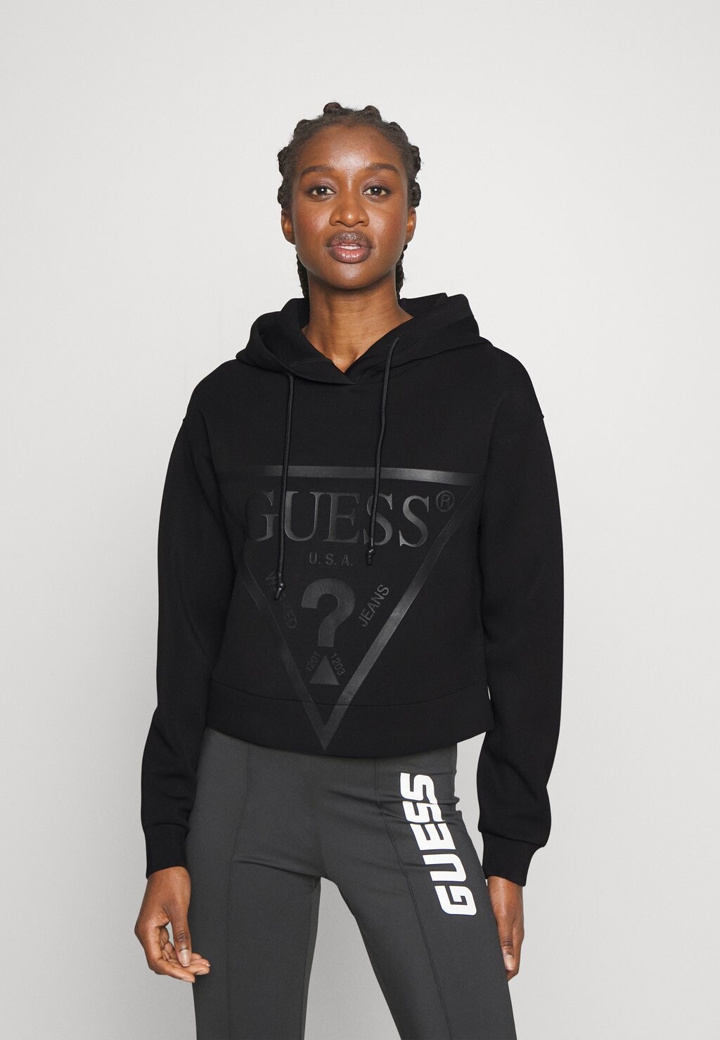 Толстовка Guess, черный
Толстовка Guess, черный