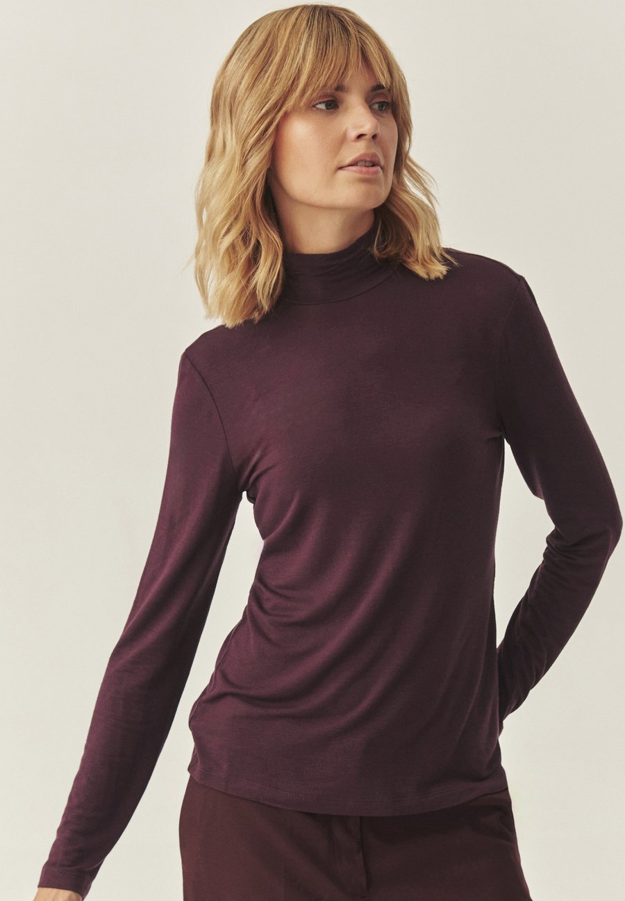 Топ TATUUM GREENWICH, Wine/Dark Red
Топ TATUUM GREENWICH, Wine/Dark Red