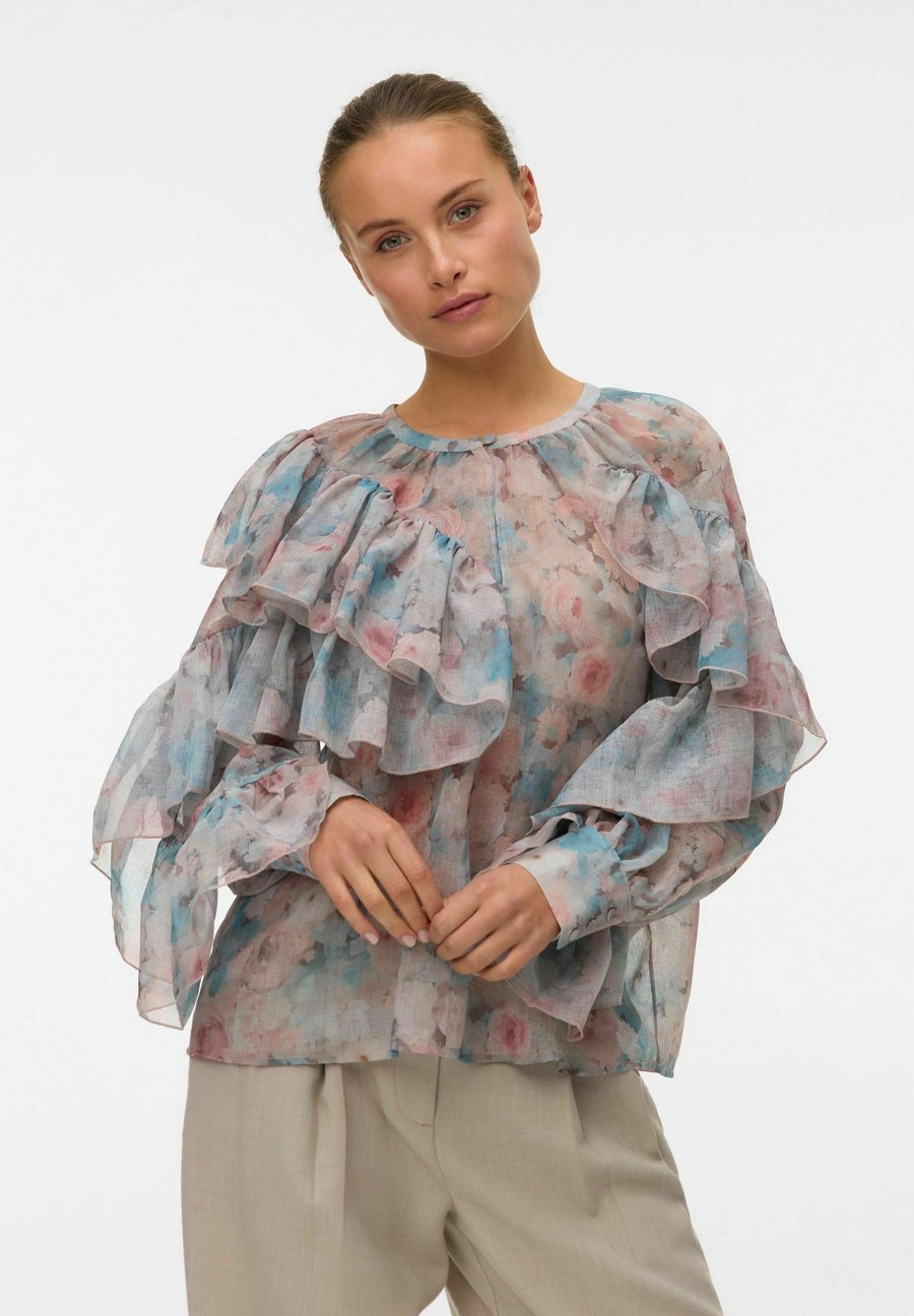 Блуза Vero Moda VMSABRINA LS O-NECK FLOUNCE EXP, Burlwood/Dark Red
Блуза Vero Moda VMSABRINA LS O-NECK FLOUNCE EXP, Burlwood/Dark Red