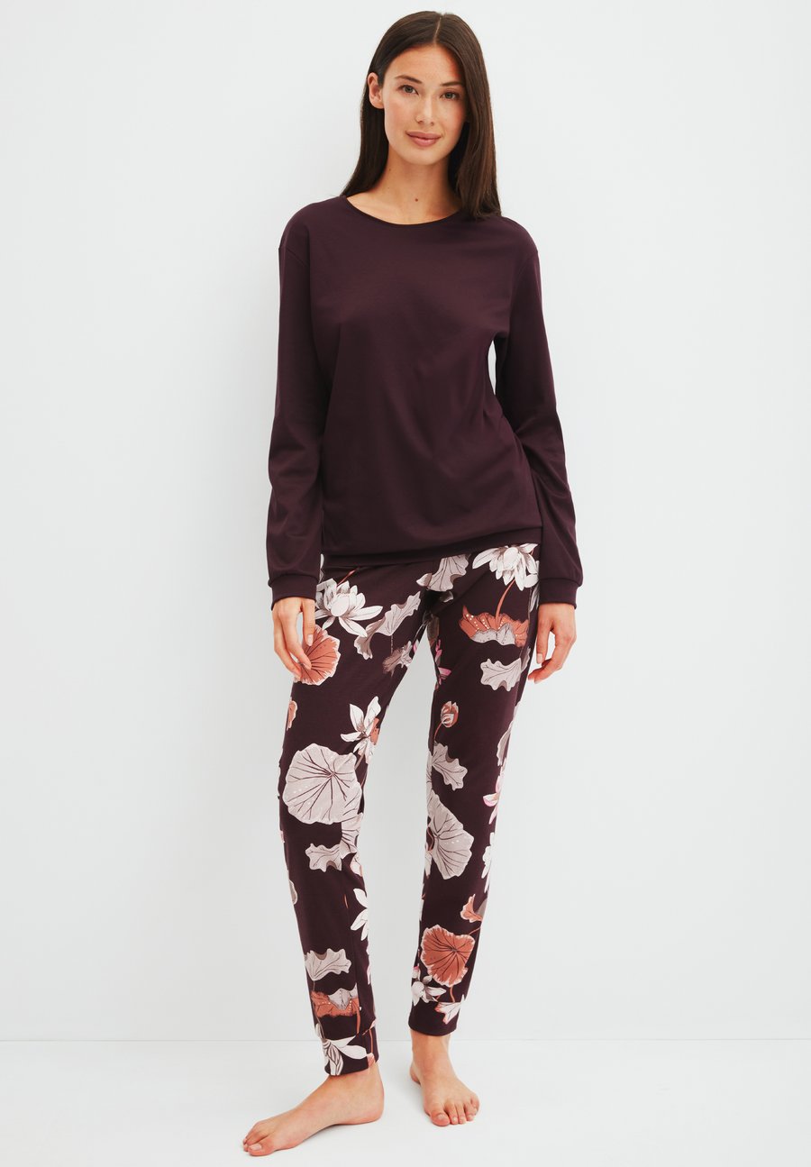Пижамный комплект Calida SEASON SPECIAL SET, Black Cherry/Bordeaux
Пижамный комплект Calida SEASON SPECIAL SET, Black Cherry/Bordeaux