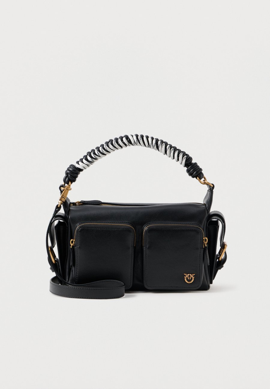 Сумка Pinko CARGO CAMERA BAG, Nero/Antique Gold-Coloured/Black
Сумка Pinko CARGO CAMERA BAG, Nero/Antique Gold-Coloured/Black