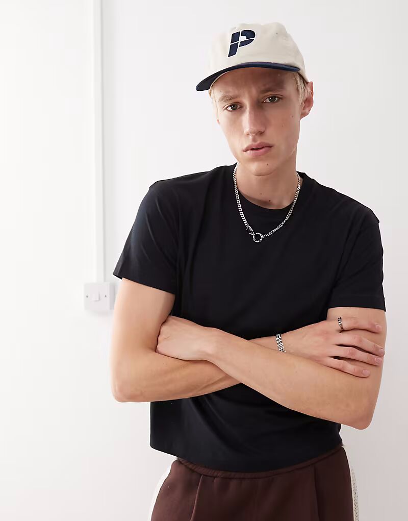 COLLUSION Тонкая футболка черного цвета
COLLUSION Тонкая футболка черного цвета