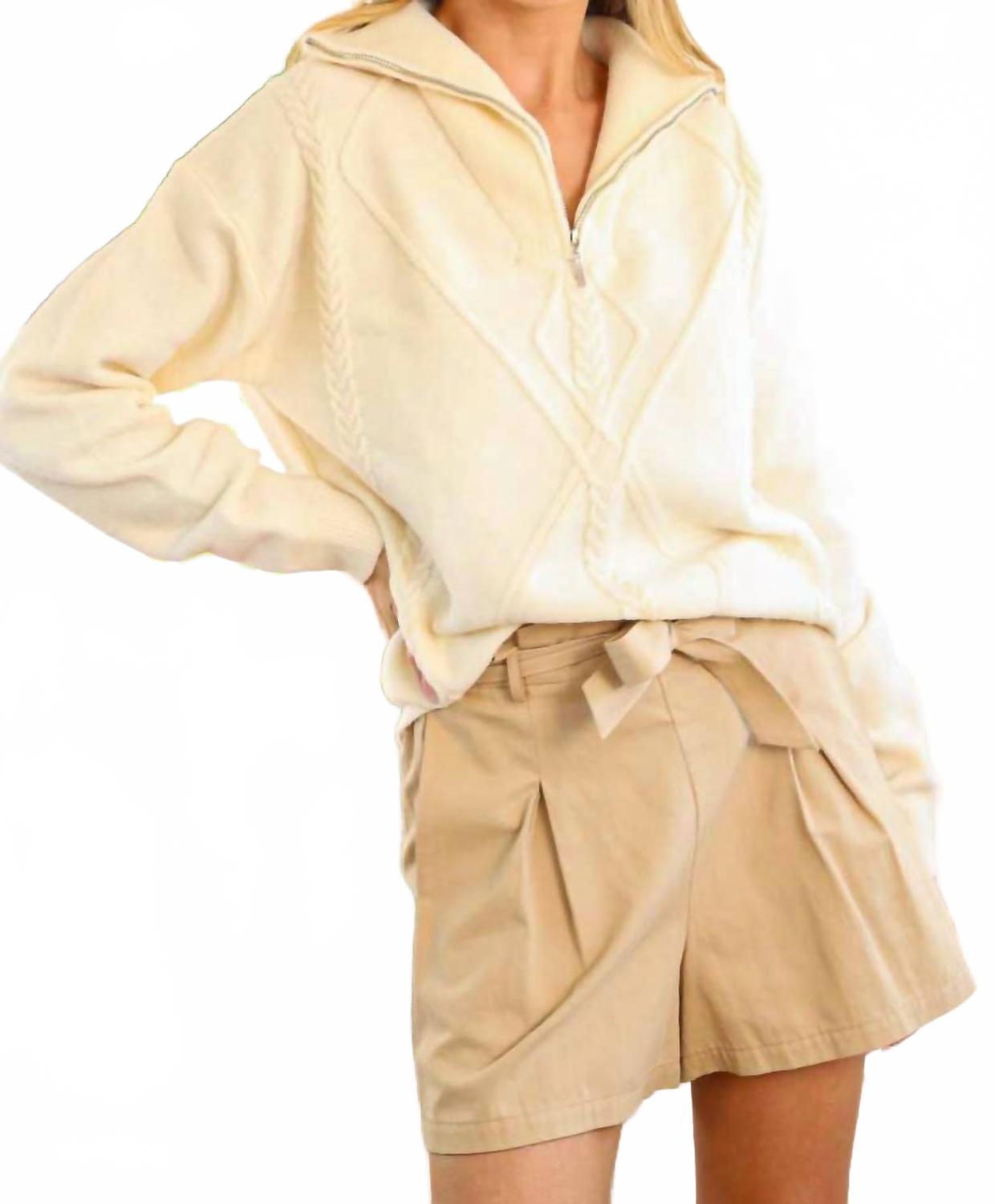 Фактурный полузастегивающийся свитер в кремовом цвете BABE
Фактурный полузастегивающийся свитер в кремовом цвете BABE