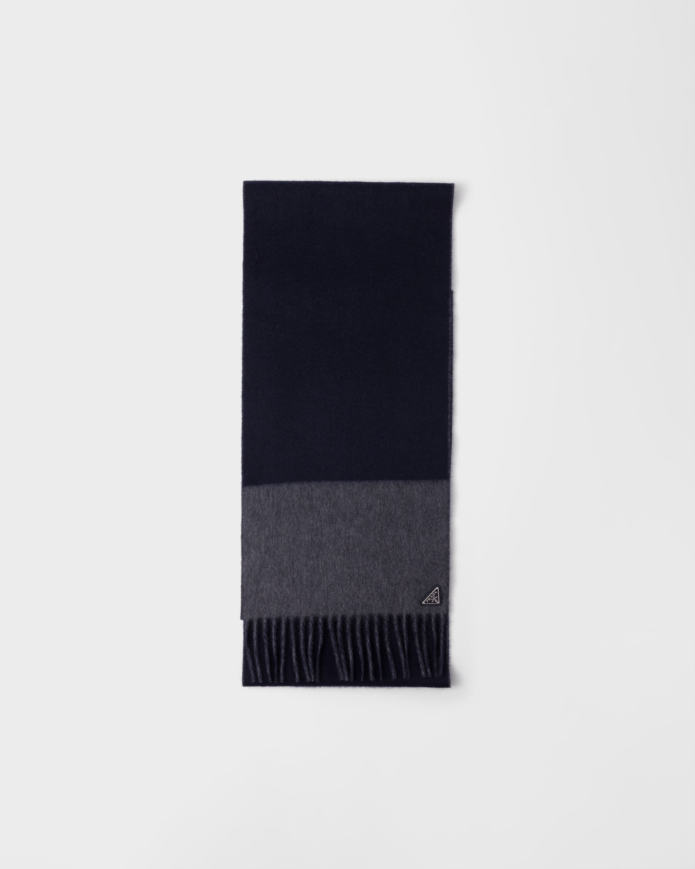 Кашемировый шарф Prada, синий
Кашемировый шарф Prada, синий