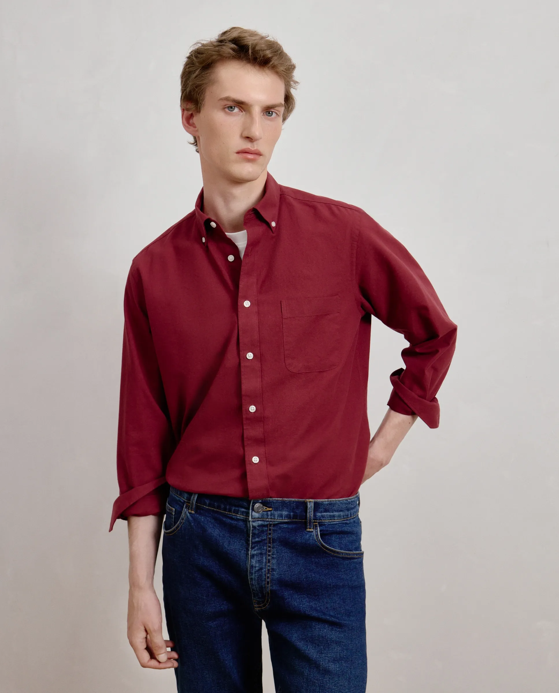 Мужская однотонная оксфордская рубашка с длинным рукавом классического кроя Dustin, бордовый
Мужская однотонная оксфордская рубашка с длинным рукавом классического кроя Dustin, бордовый