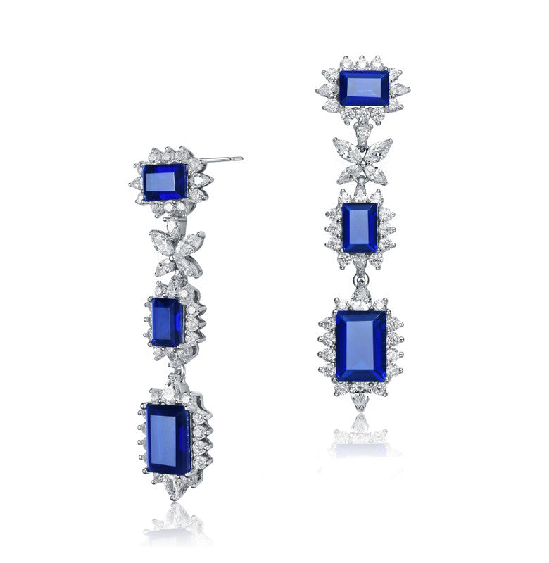 Серьги-гало с тремя камнями из стерлингового серебра, белого золота и цветных кубических цирконий Genevive, Sapphire
Серьги-гало с тремя камнями из стерлингового серебра, белого золота и цветных кубических цирконий Genevive, Sapphire