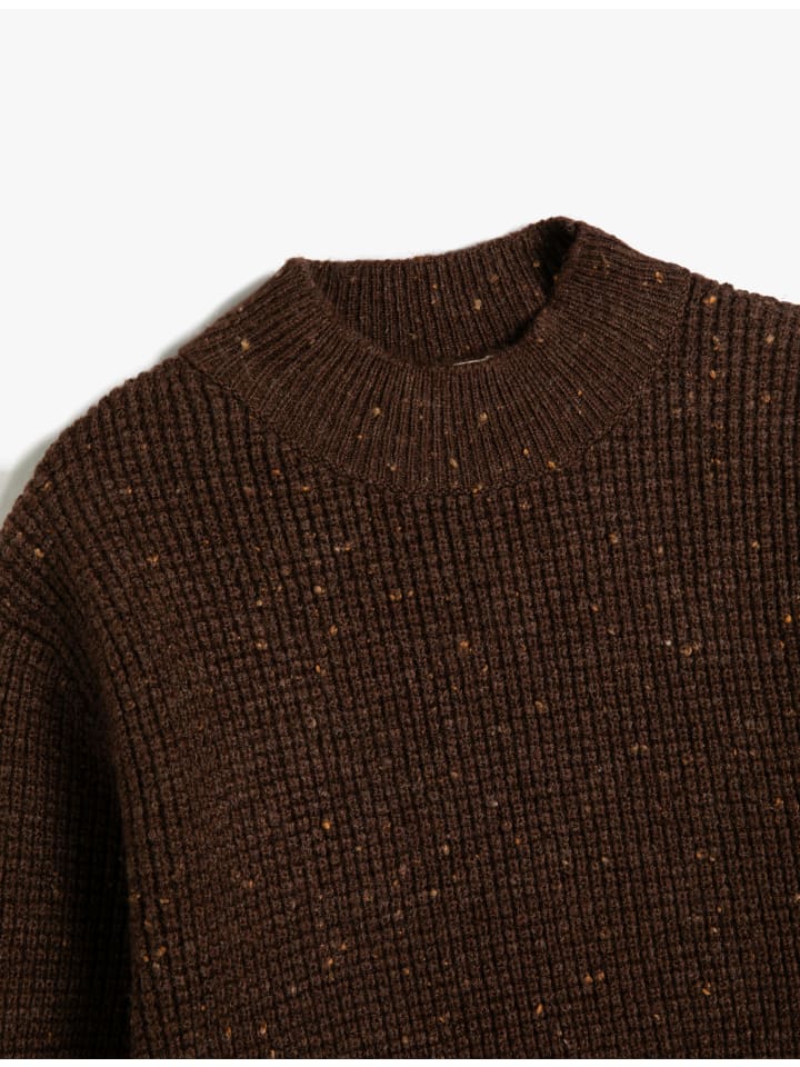 Коричневый свитер KOTON
Коричневый свитер KOTON