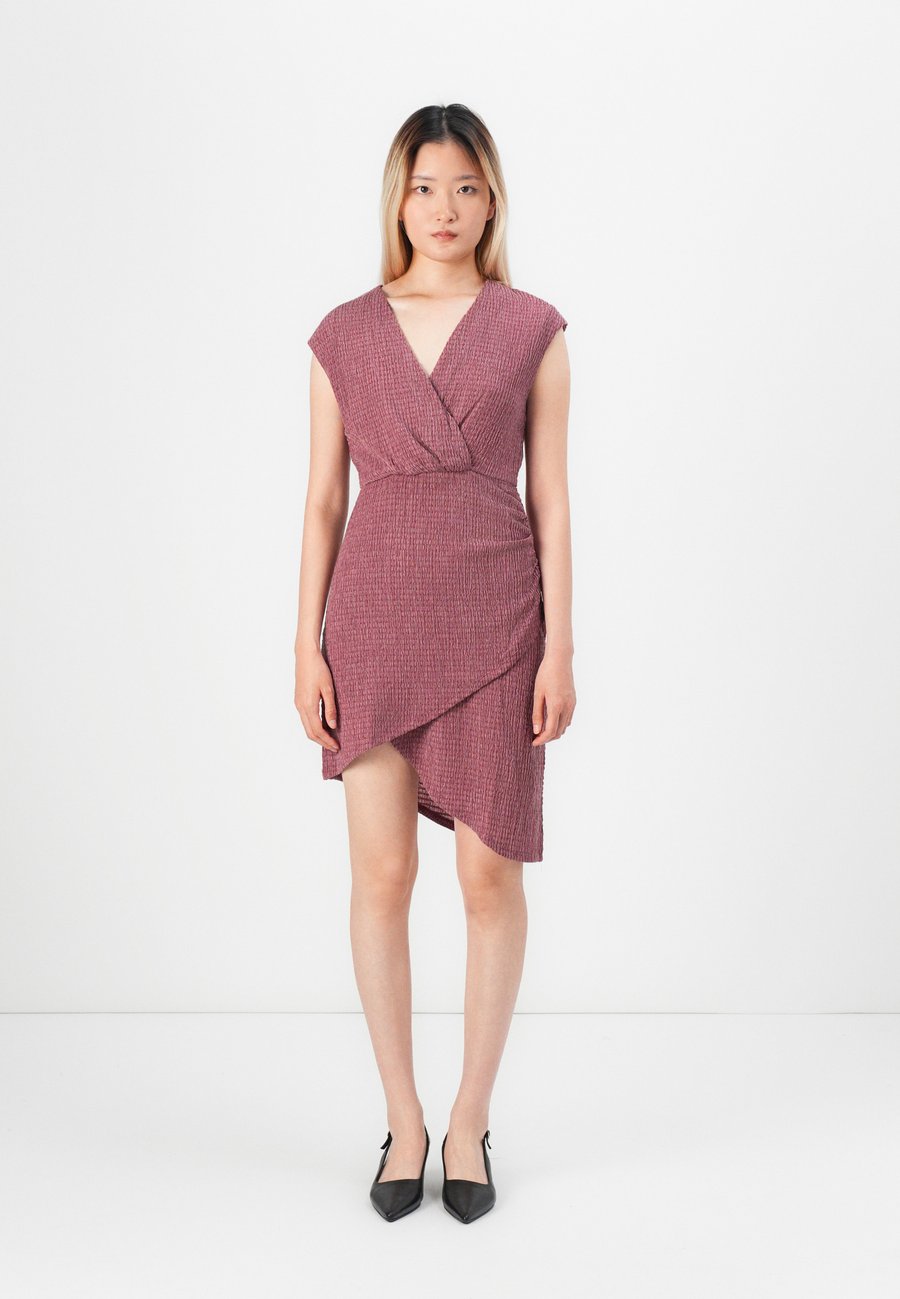 Платье PARFOIS DRESS SEBASTIAO, Burgundy/Dark Red
Платье PARFOIS DRESS SEBASTIAO, Burgundy/Dark Red