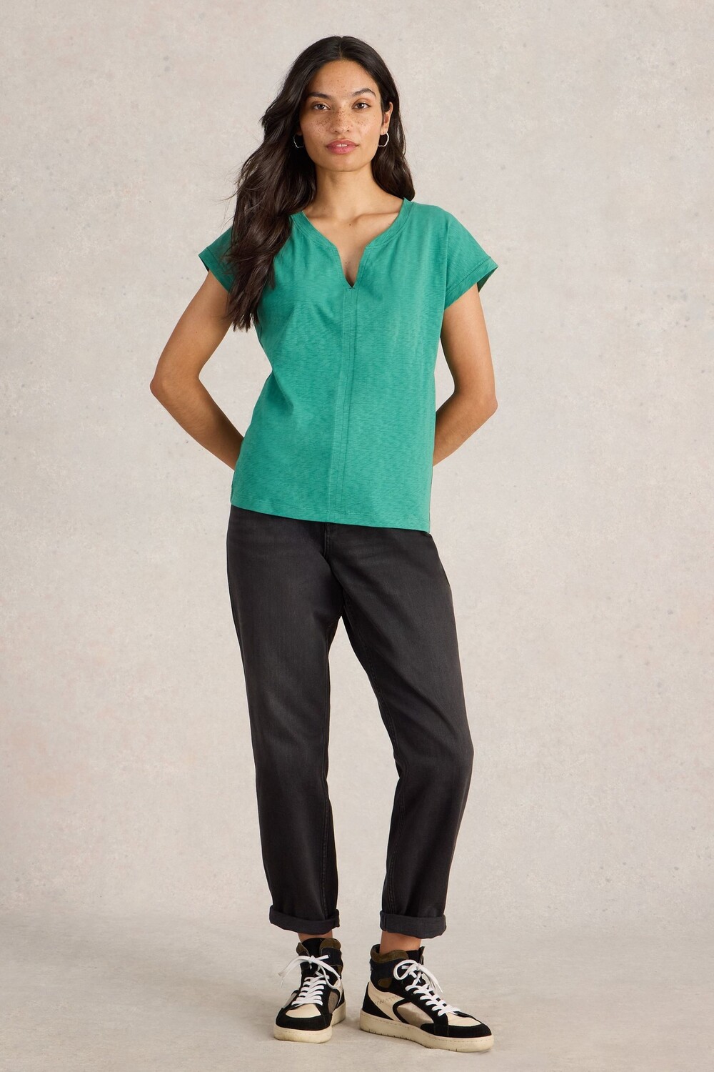 Футболка с вырезом под горло Nelly White Stuff, зеленый
Футболка с вырезом под горло Nelly White Stuff, зеленый