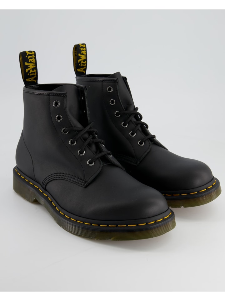 Черные ботильоны Dr. Martens
Черные ботильоны Dr. Martens