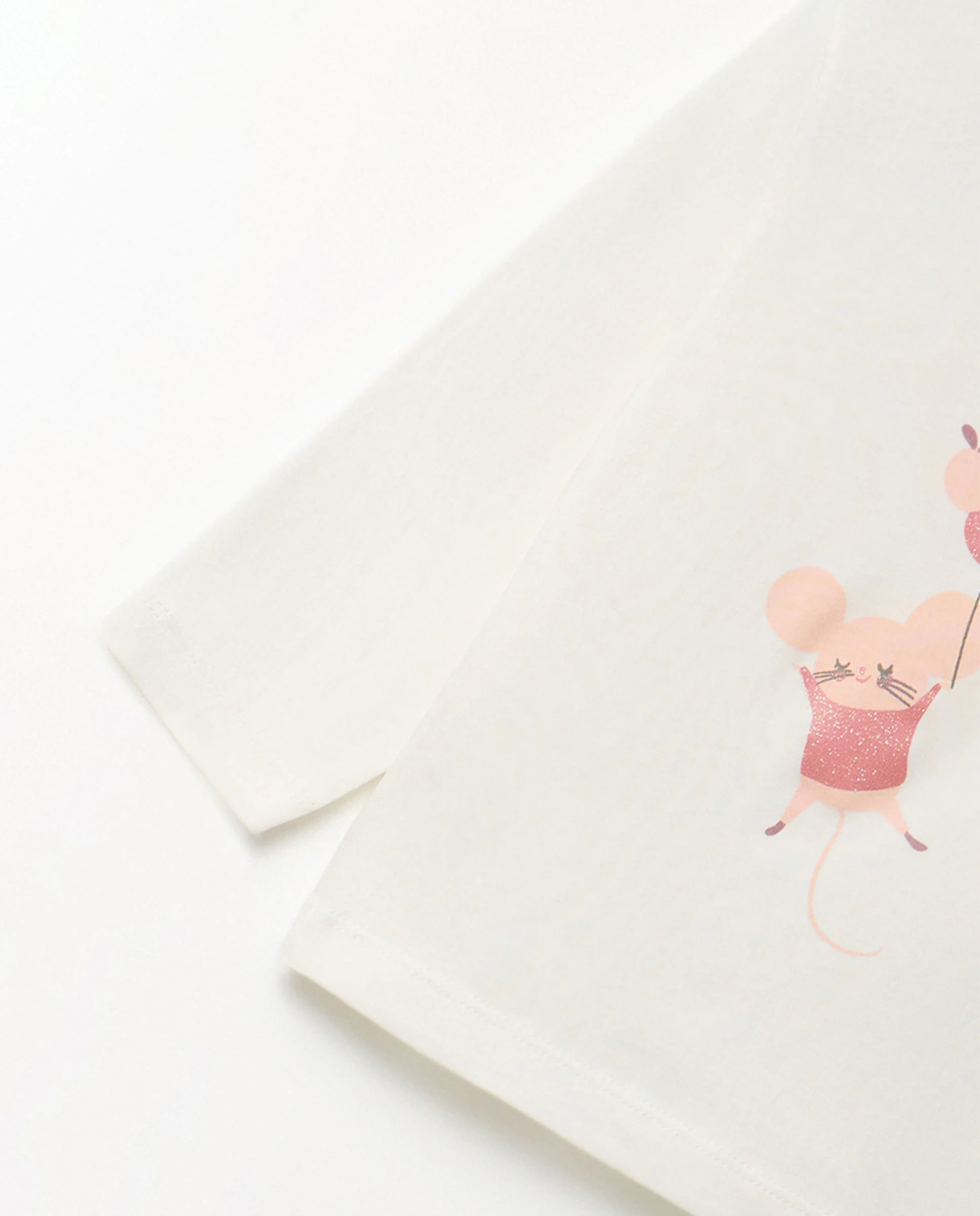 Футболка с мышонком Sfera, белый
Футболка с мышонком Sfera, белый