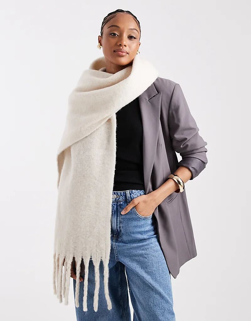 Плотный шарф New Look кремового цвета
Плотный шарф New Look кремового цвета