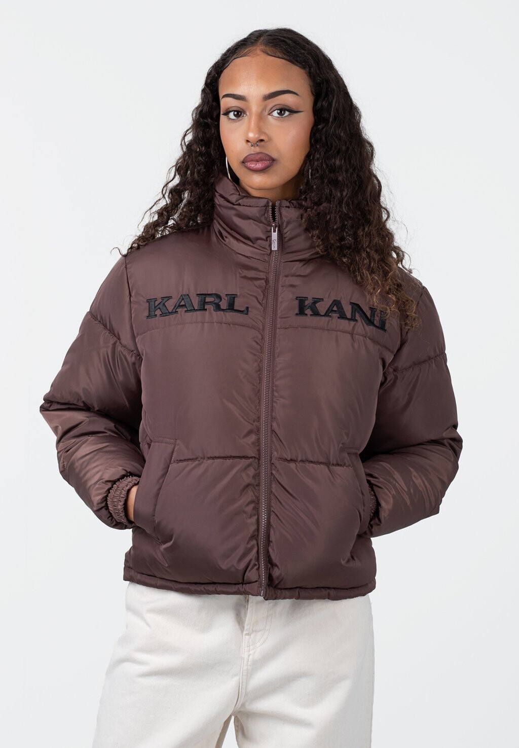 Куртка Karl Kani RETRO ESSENTIAL PUFFER, темно-коричневый
Куртка Karl Kani RETRO ESSENTIAL PUFFER, темно-коричневый