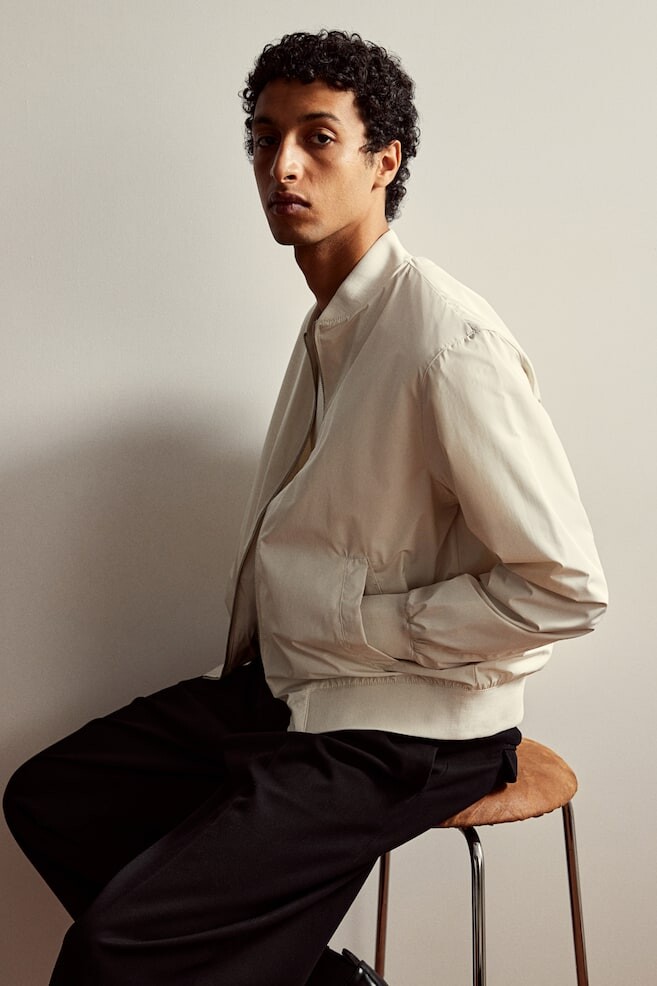 Пилотная куртка стандартного кроя H&M, бежевый
Пилотная куртка стандартного кроя H&M, бежевый