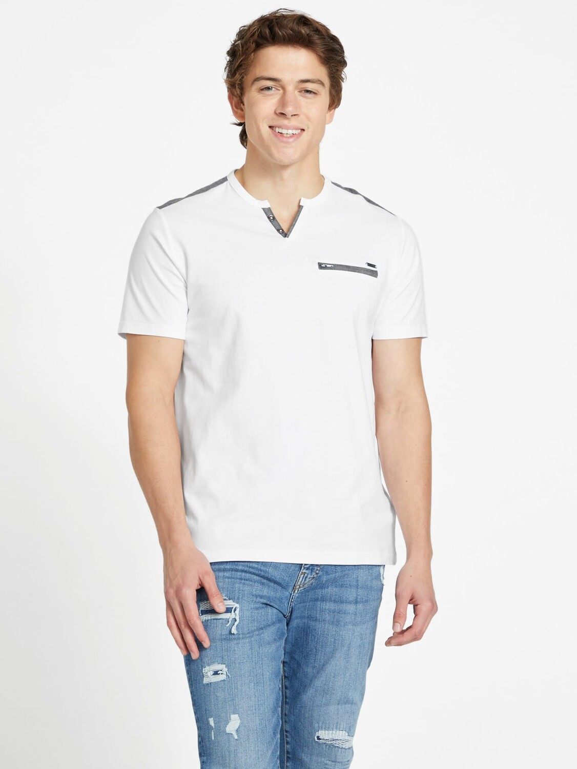 Футболка Mason с карманом на пуговицах на пуговицах Guess Factory, цвет Pure White
Футболка Mason с карманом на пуговицах на пуговицах Guess Factory, цвет Pure White