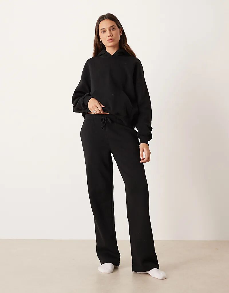 Свободные прямые брюки-джоггеры Gina Tricot черного цвета
Свободные прямые брюки-джоггеры Gina Tricot черного цвета