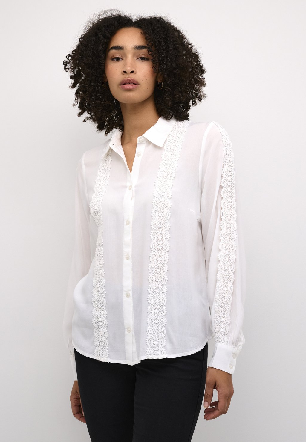 Блузка на пуговицах SABRINA Kaffe, молочный
Блузка на пуговицах SABRINA Kaffe, молочный