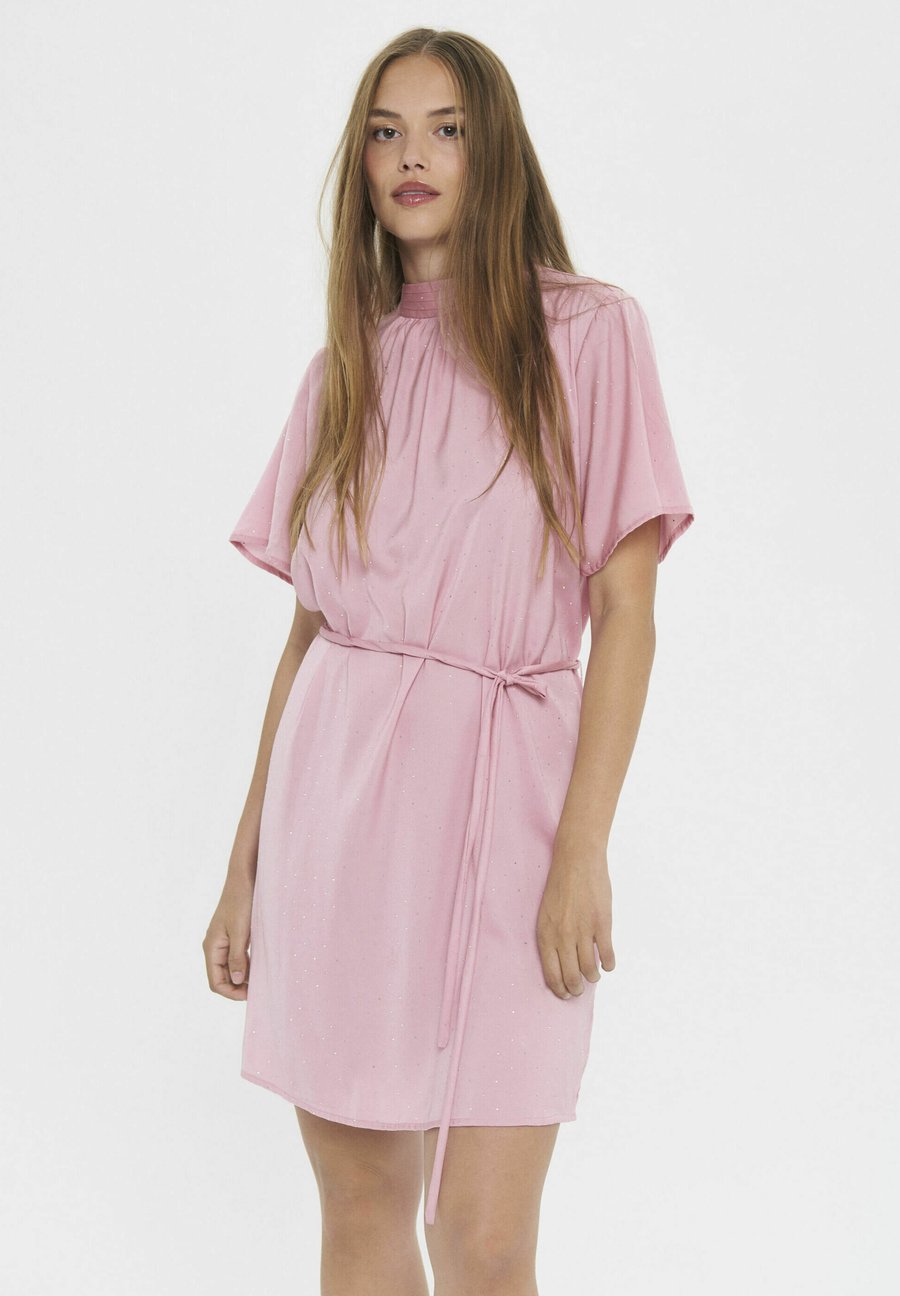Платье Saint Tropez Day dress, Pink Nectar/Pink
Платье Saint Tropez Day dress, Pink Nectar/Pink
