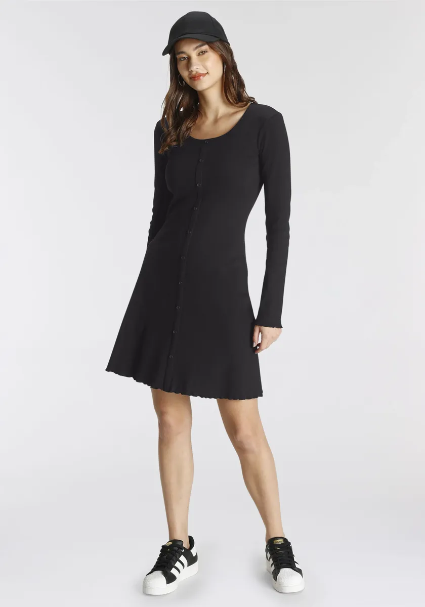 Мини-платье AJC с декоративной планкой на пуговицах, черный
Мини-платье AJC с декоративной планкой на пуговицах, черный