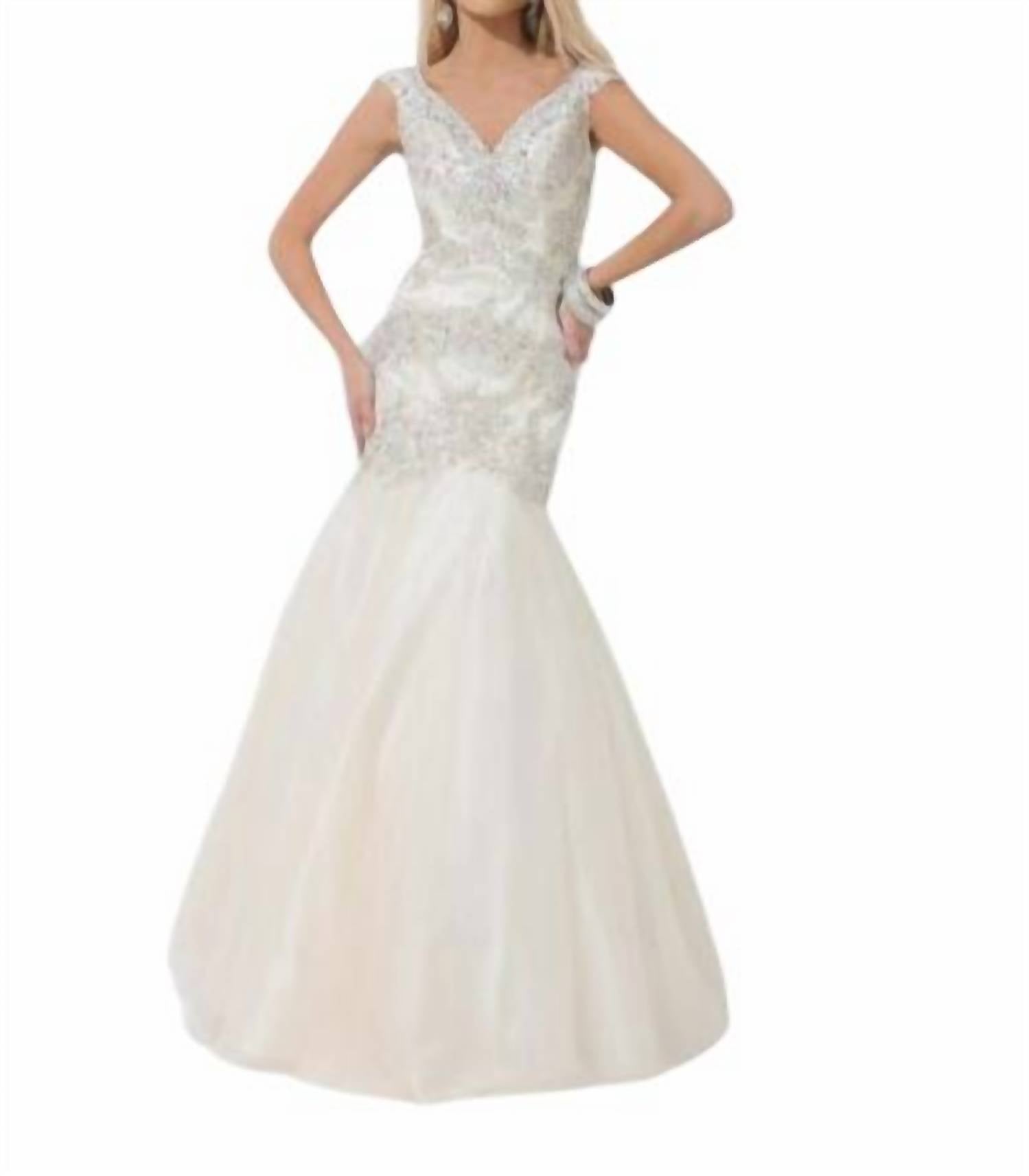 Платье для выпускного вечера с U-образным вырезом на спине цвета шампанского Tony Bowls, цвет champagne
Платье для выпускного вечера с U-образным вырезом на спине цвета шампанского Tony Bowls, цвет champagne