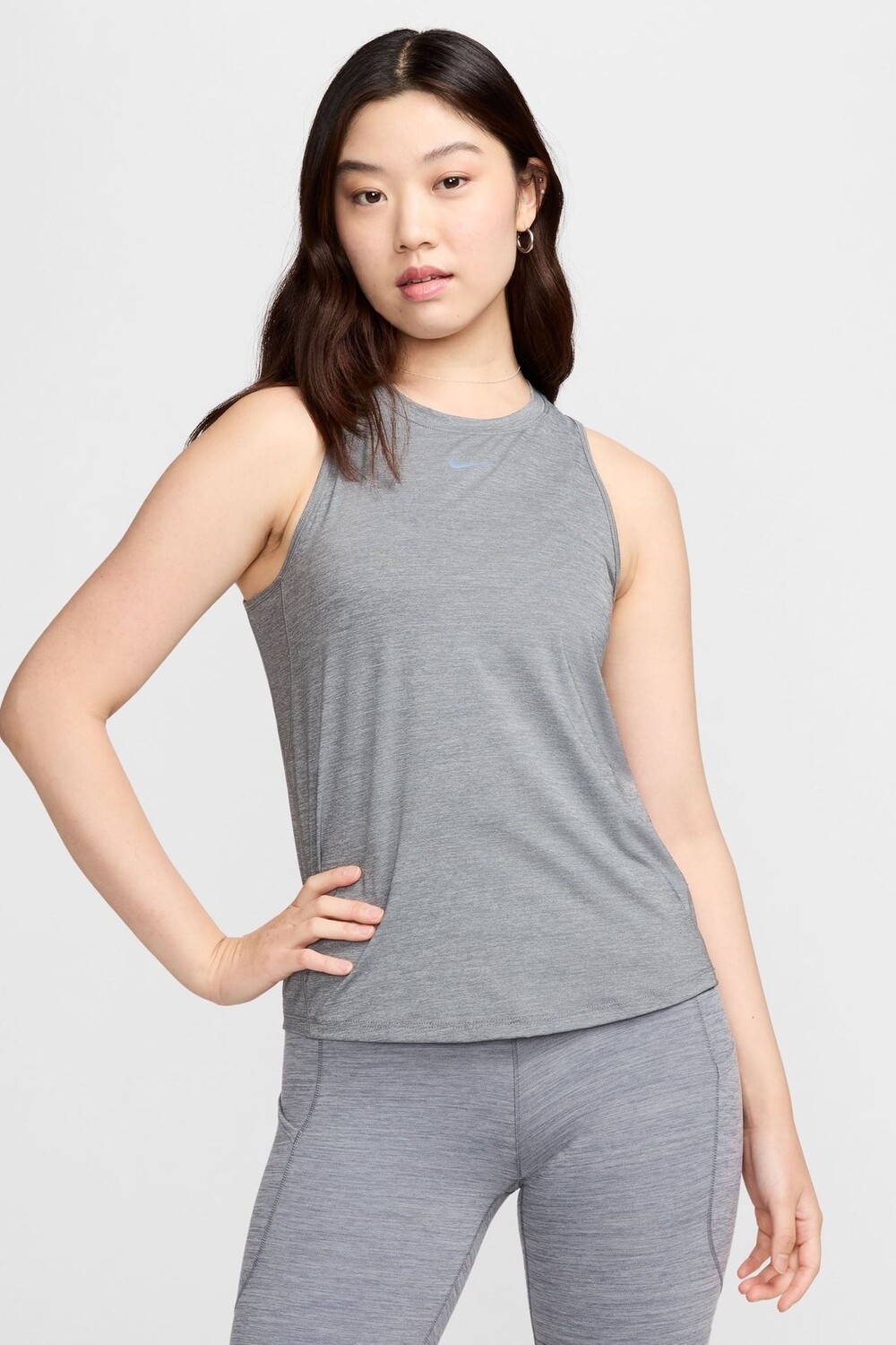 Одна классическая майка Dri Fit Nike, серый
Одна классическая майка Dri Fit Nike, серый