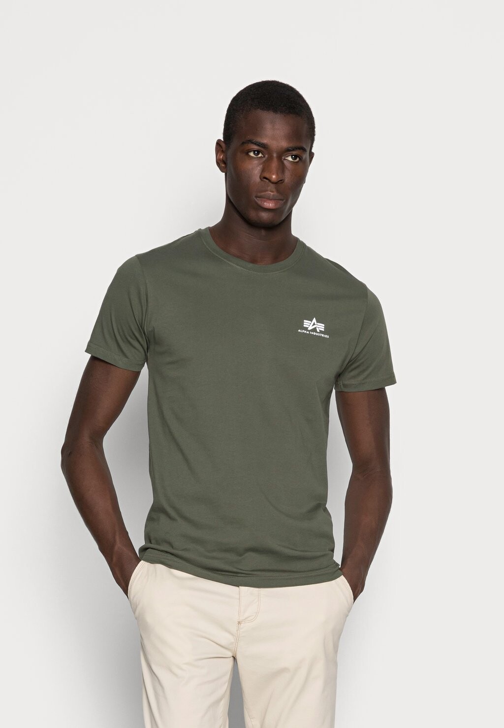Футболка с принтом Small Logo Alpha Industries, цвет dark oliv
Футболка с принтом Small Logo Alpha Industries, цвет dark oliv