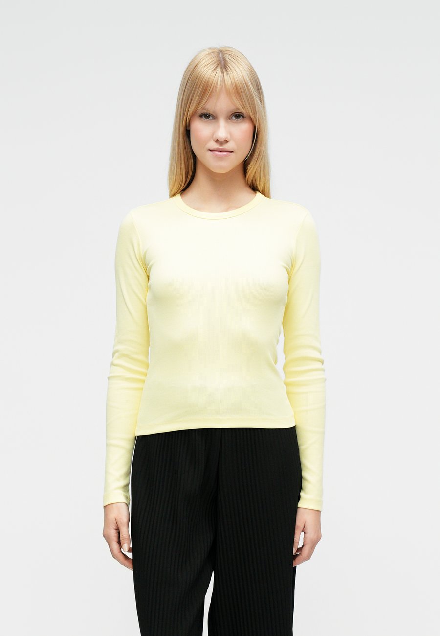 Топ Vero Moda LS GA JRS NOOS, Lemon Meringue/Light Yellow
Топ Vero Moda LS GA JRS NOOS, Lemon Meringue/Light Yellow