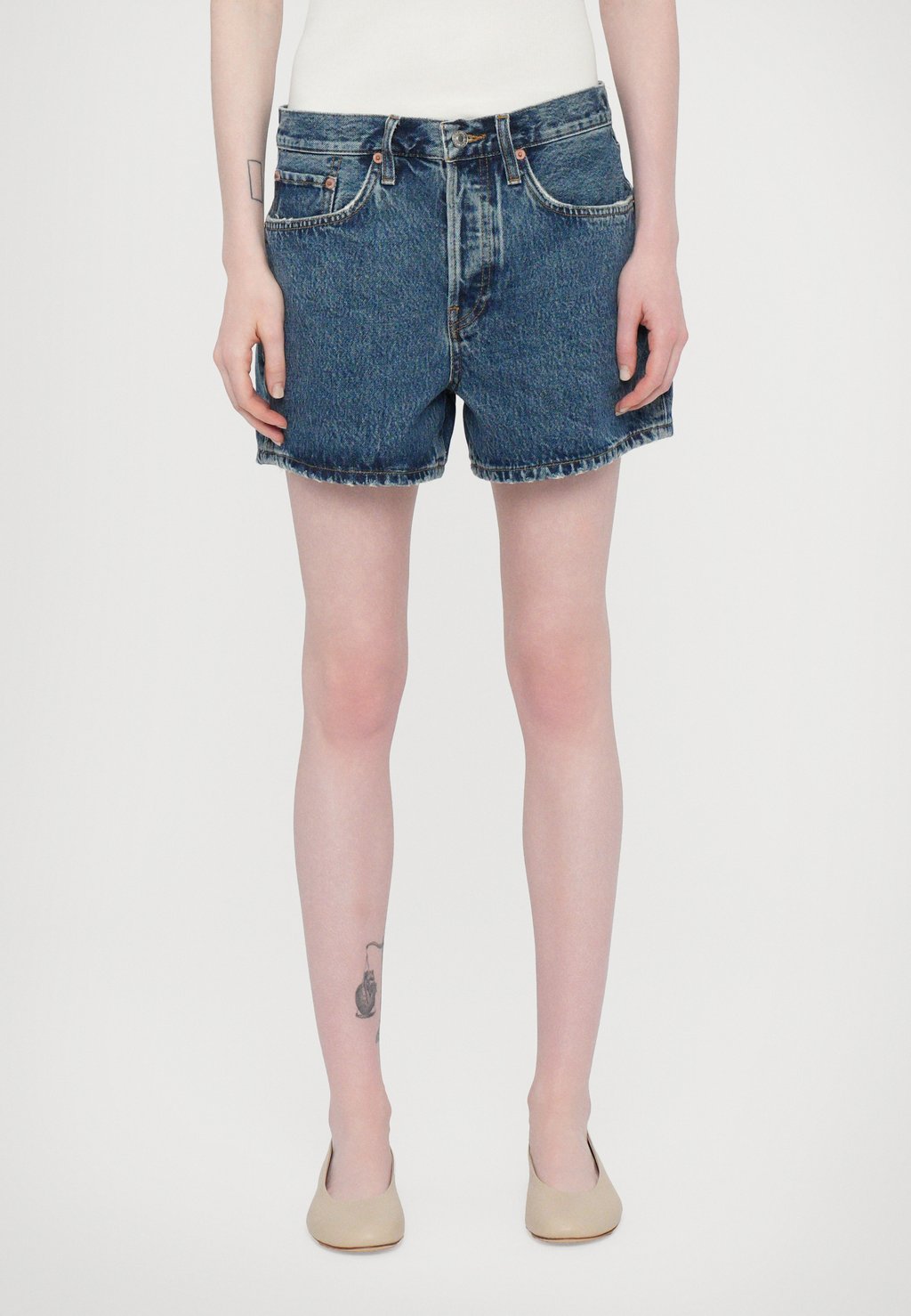 Джинсовые шорты MID RISE BOY RE/DONE, цвет Blue Mere
Джинсовые шорты MID RISE BOY RE/DONE, цвет Blue Mere