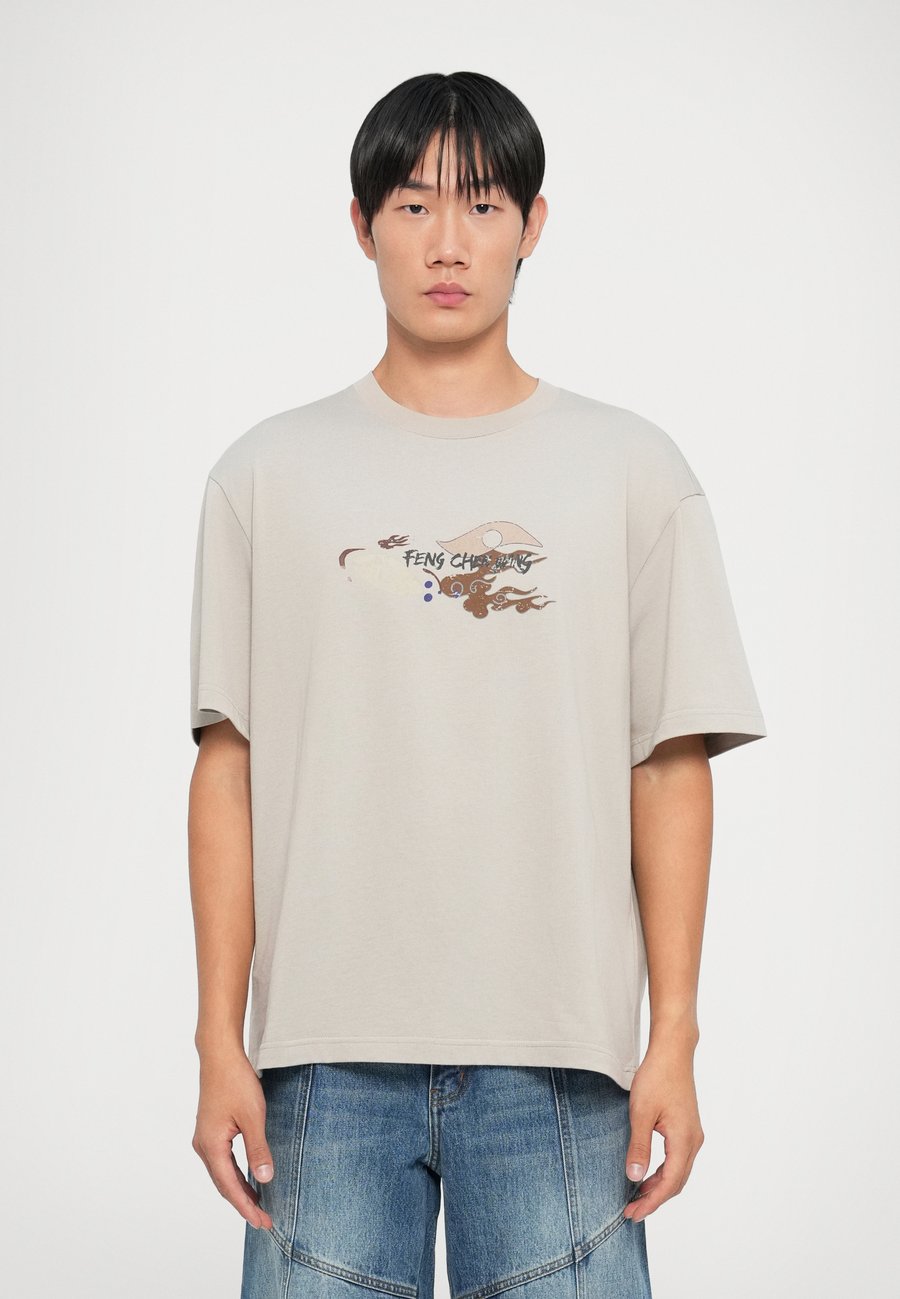 Футболка Feng Chen Wang CREATURE TEE, Misted Green/Green, Зеленый, Футболка Feng Chen Wang CREATURE TEE, Misted Green/Green
Футболка Feng Chen Wang CREATURE TEE, Misted Green/Green, Зеленый, Футболка Feng Chen Wang CREATURE TEE, Misted Green/Green