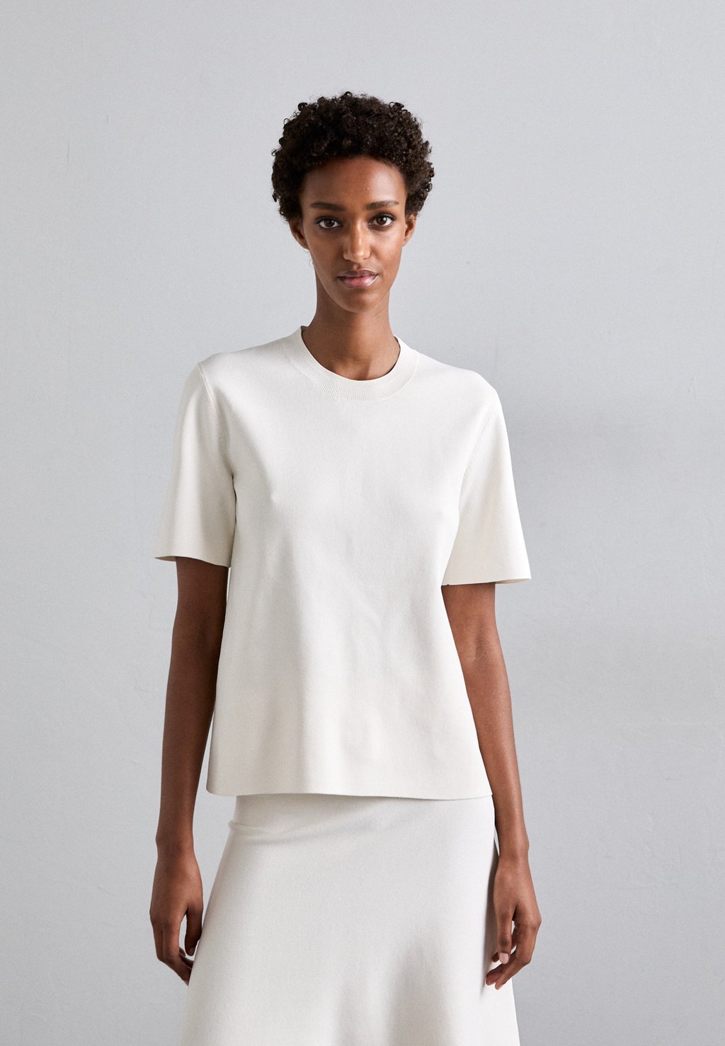 Базовая футболка PHOEBE Tiger of Sweden, кремовый
Базовая футболка PHOEBE Tiger of Sweden, кремовый