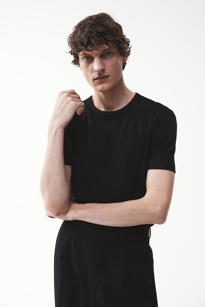 Футболка приталенного кроя H&M, черный
Футболка приталенного кроя H&M, черный