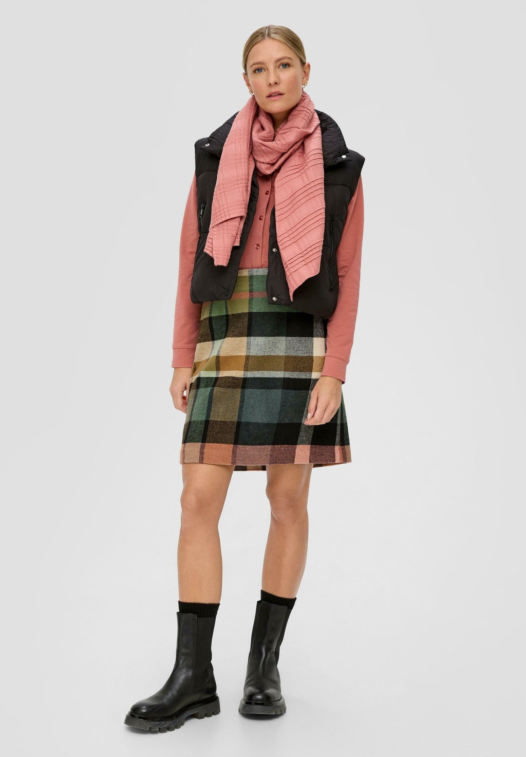 Шарф MIT PLISSEEFALTEN s.Oliver, лососевый
Шарф MIT PLISSEEFALTEN s.Oliver, лососевый