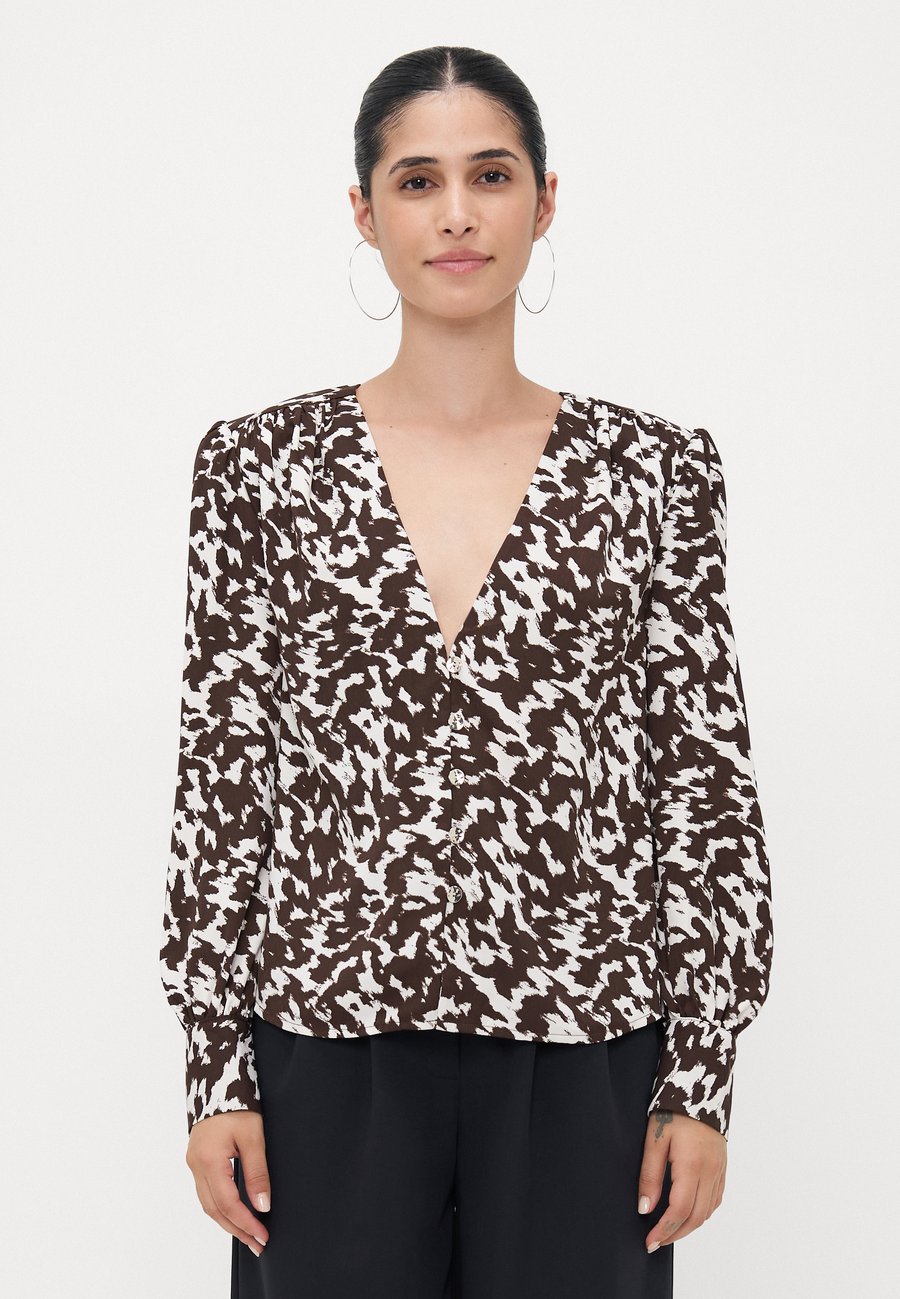 Блуза ONLY Petite ONLCATYTHALIA LIFE V NECK , Mole/Dark Brown
Блуза ONLY Petite ONLCATYTHALIA LIFE V NECK , Mole/Dark Brown