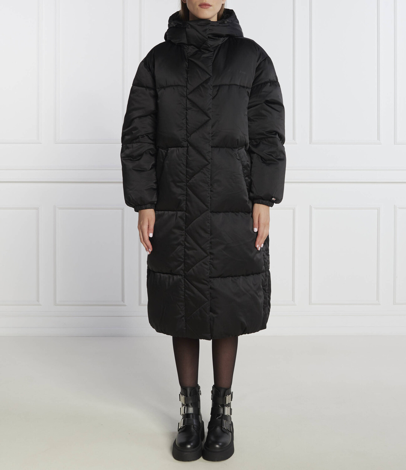 Пальто Tommy Jeans SATIN, черный
Пальто Tommy Jeans SATIN, черный