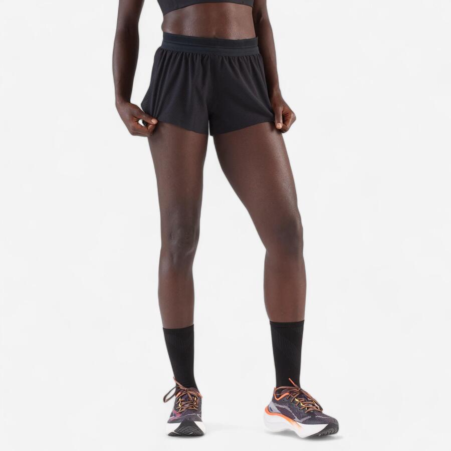 KIPRUN Женские легкие шорты для трейлраннинга - Run 900 Light, черные
KIPRUN Женские легкие шорты для трейлраннинга - Run 900 Light, черные