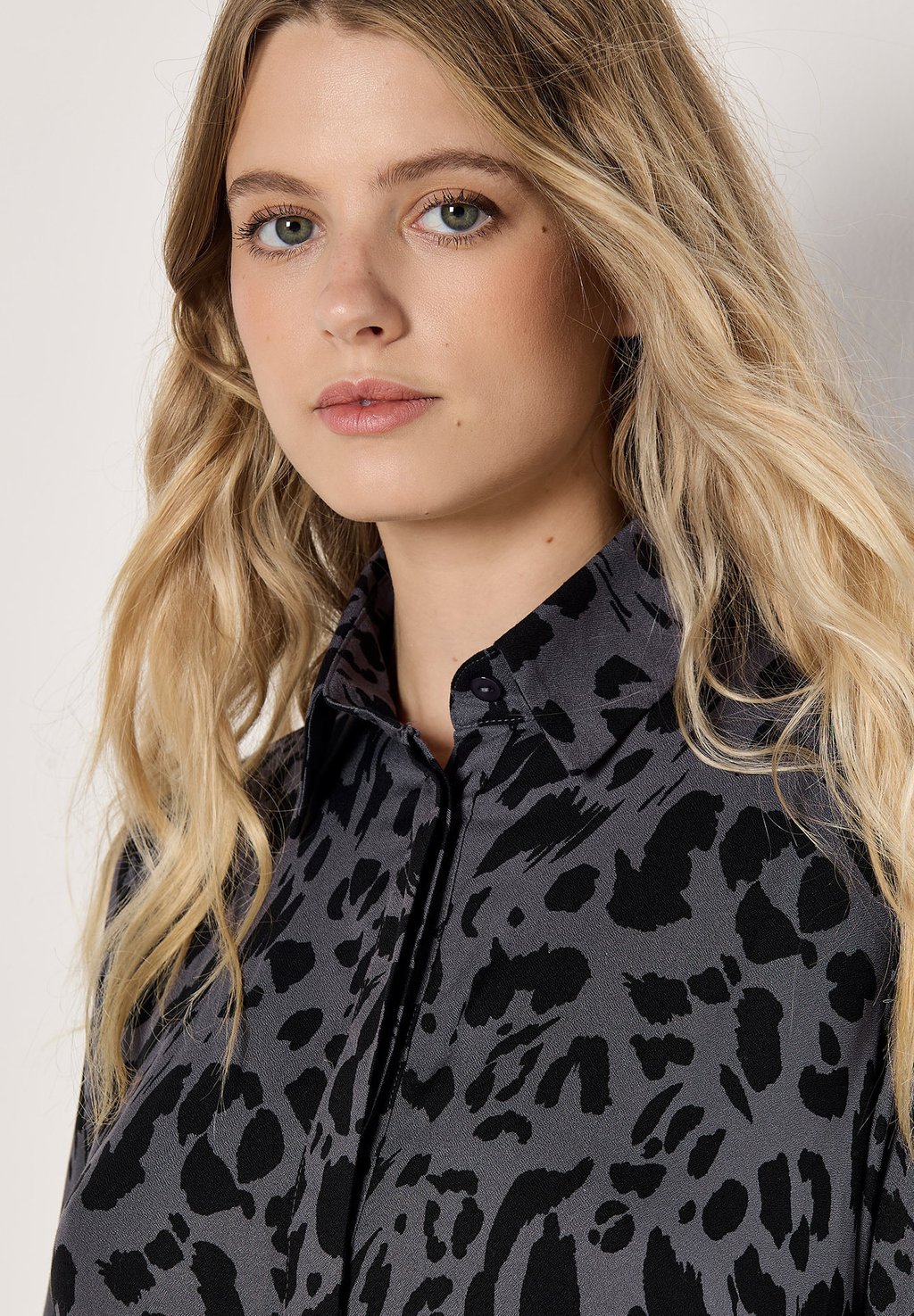 Платье-рубашка ANIMAL Apricot, серый
Платье-рубашка ANIMAL Apricot, серый