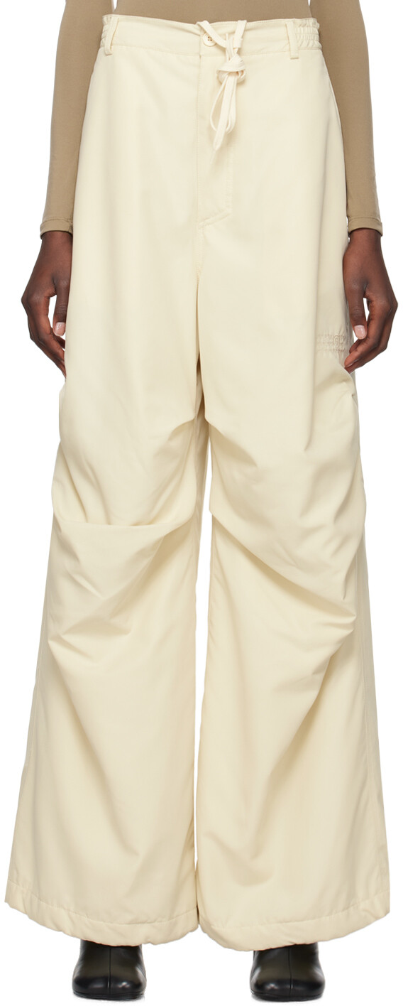 Широкие брюки цвета Off-White MM6 Maison Margiela
Широкие брюки цвета Off-White MM6 Maison Margiela