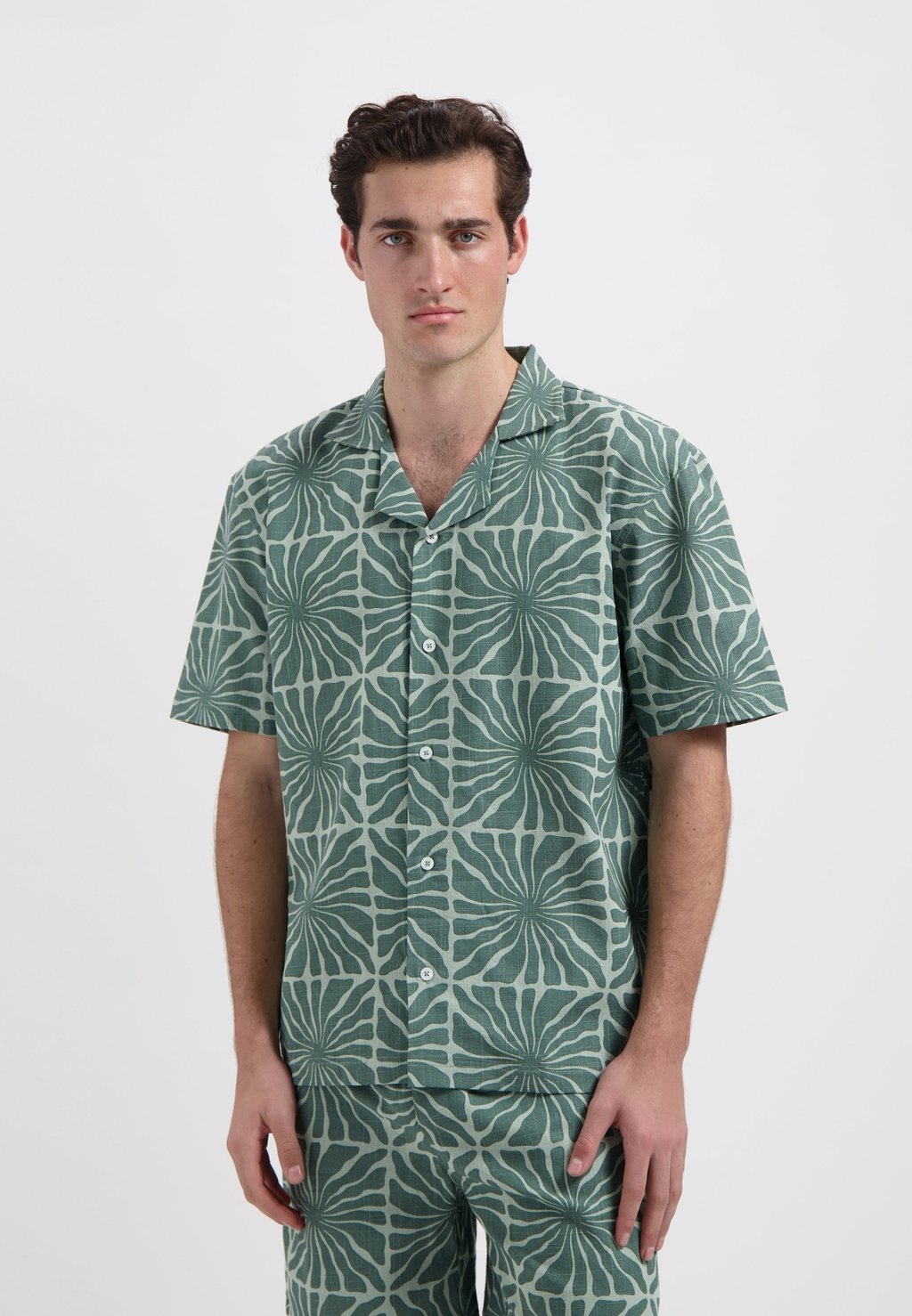 Рубашка HANG ELEVEN, зеленый
Рубашка HANG ELEVEN, зеленый