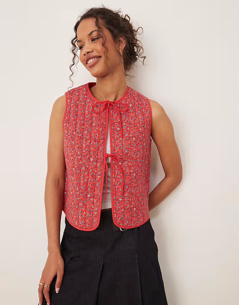 Стеганый жилет Nobody's Child с завязками в красном цвете, Красный, Стеганый жилет Nobody's Child с завязками в красном цвете
Стеганый жилет Nobody's Child с завязками в красном цвете, Красный, Стеганый жилет Nobody's Child с завязками в красном цвете