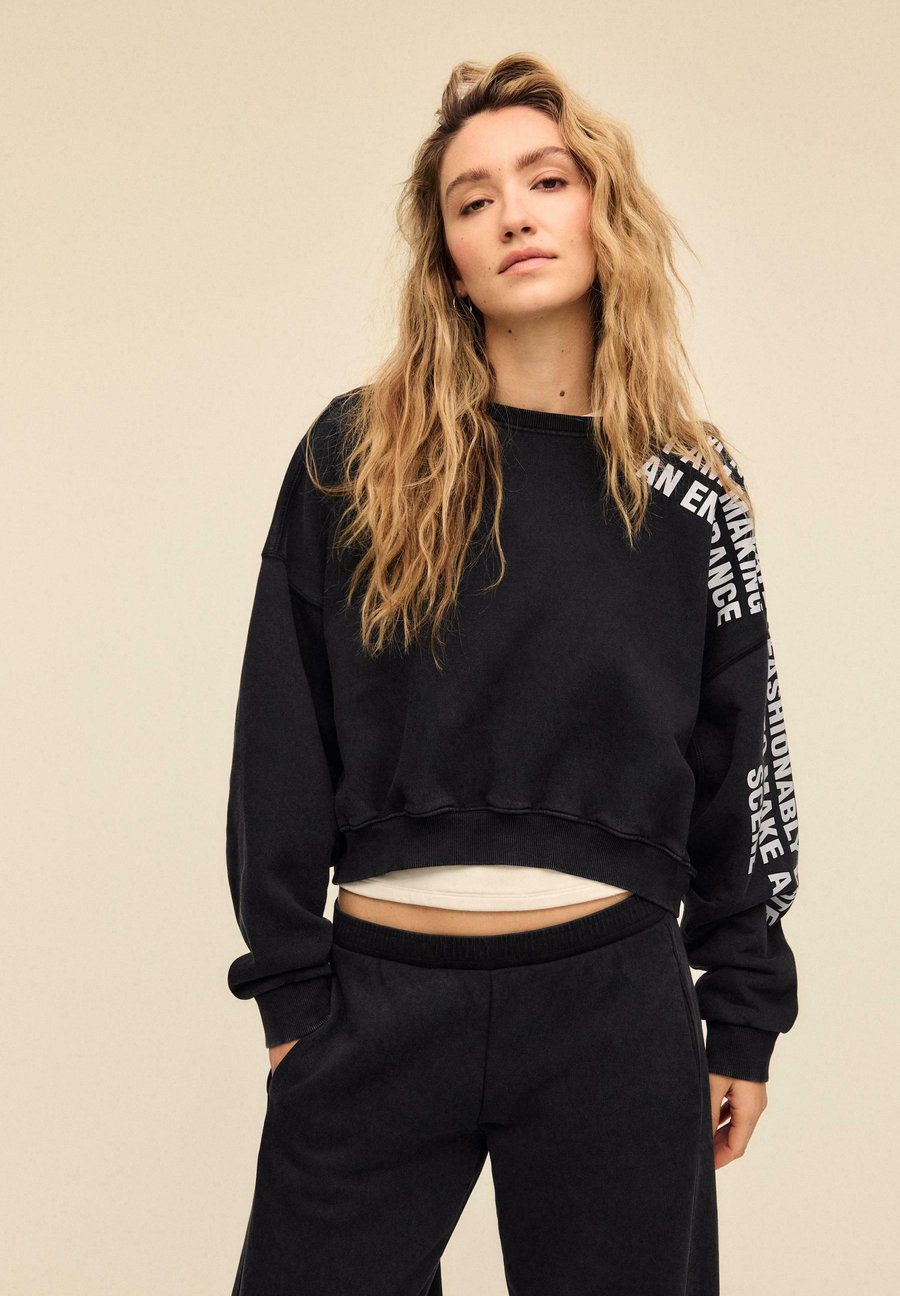 Толстовка Stradivarius SOFT TOUCH ACID WASH, Black, Черный, Толстовка Stradivarius SOFT TOUCH ACID WASH, Black
Толстовка Stradivarius SOFT TOUCH ACID WASH, Black, Черный, Толстовка Stradivarius SOFT TOUCH ACID WASH, Black