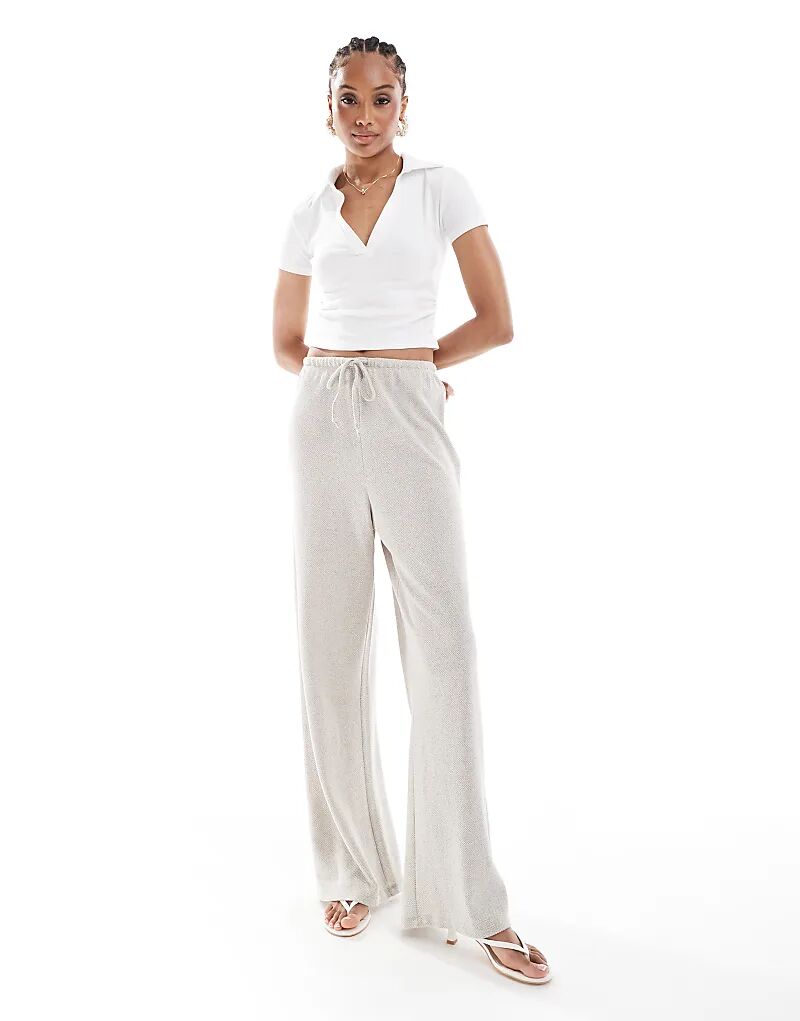 ONLY Tall Текстурированные широкие брюки строгих размеров в цвете «камень» 
ONLY Tall Текстурированные широкие брюки строгих размеров в цвете «камень»