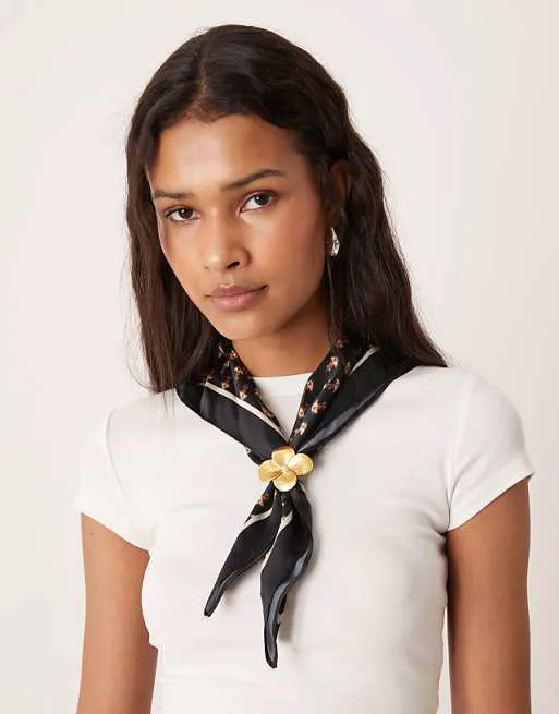 Черный шарф с абстрактным принтом Accessorize
Черный шарф с абстрактным принтом Accessorize